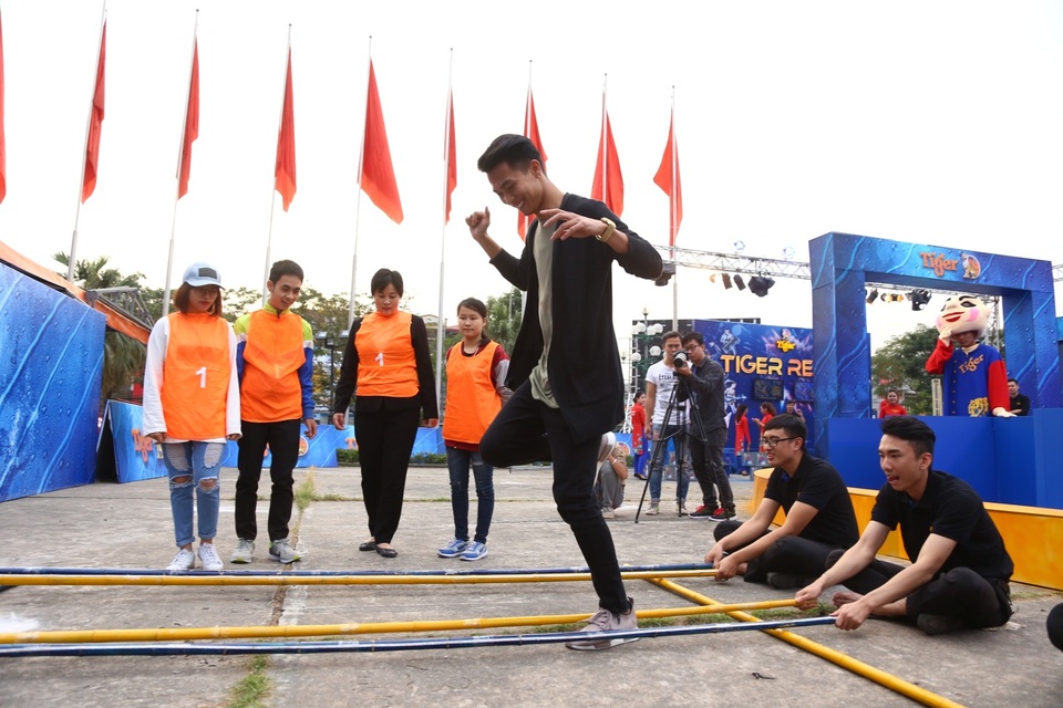 Lam Trường, Big Daddy “Đánh thức mùa Xuân” tại đại nhạc hội Hải Phòng - 9 Lam Trường, Big Daddy “Đánh thức mùa Xuân” tại đại nhạc hội Hải Phòng - 9
