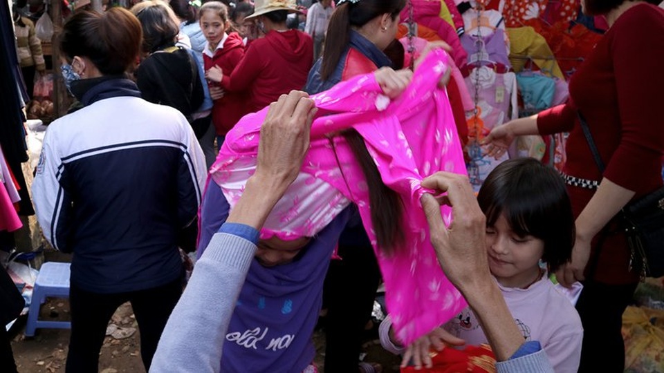 Lạ lùng phiên chợ cuối năm ở thủ đô chỉ dành cho quý ông - 9 Lạ lùng phiên chợ cuối năm ở thủ đô chỉ dành cho quý ông - 9