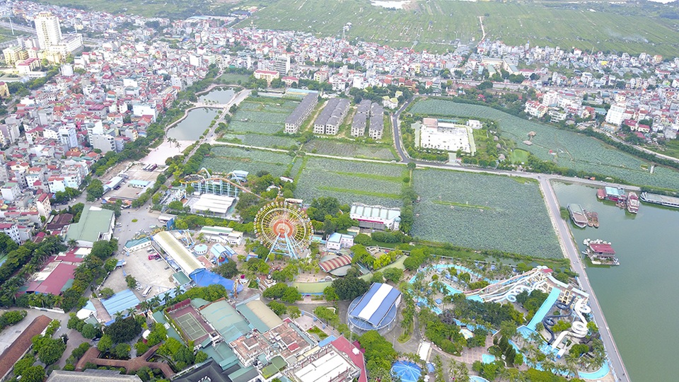 Hà Nội: Phố Trịnh Công Sơn trước ngày trở thành không gian đi bộ - 10
Toàn cảnh khu đầm sen hồ Tây, nơi sẽ có thêm không gian đi bộ mới. Thời gian tổ chức không gian đi bộ từ 19h30 thứ Sáu đến hết ngày Chủ nhật hàng tuần.