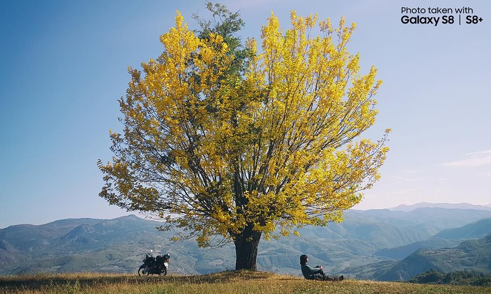 Hành trình 150 ngày chinh phục châu Âu - 9
Chia sẻ về chuyến đi của mình, Đăng Khoa từng trích dẫn một câu nói nổi tiếng: “Việc mỗi sáng thức dậy một mình ở một thị trấn xa lạ là một trong những cảm xúc tuyệt vời nhất trên đời”. Ở đây, Galaxy S8+ chính là bạn đồng hành đặc biệt để Đăng Khoa lưu giữ lại những cảm xúc ấy, để anh hồi tưởng lại một cách sống động hành trình không tưởng này của chính mình.