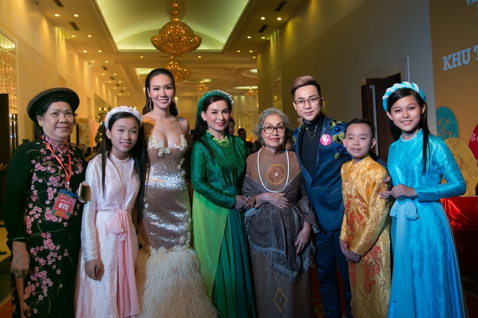 Quách Tuấn Du bất ngờ dự sự kiện cùng nghệ sĩ cải lương Trang Thanh Xuân - 4 Quách Tuấn Du bất ngờ dự sự kiện cùng nghệ sĩ cải lương Trang Thanh Xuân - 4