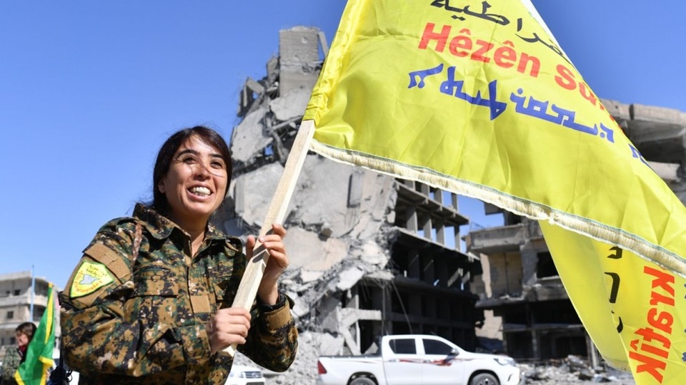 Đội quân “bóng hồng” quét sạch IS tại thủ phủ Raqqa - 2 Nữ chỉ huy YPJ Rojda Felat (Ảnh: EPA)
