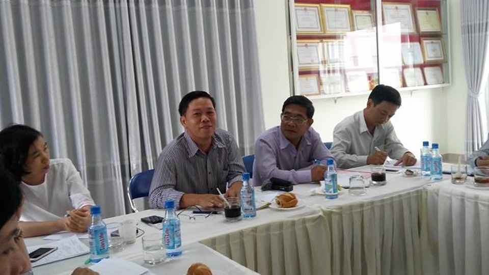 Đại diện Hội phụ huynh Trường mầm non Họa Mi, Nhà Bè, TPHCM trả lời chất vấn của đoàn giám sát Ủy ban Mặt trận Tổ quốc Việt Nam TPHCM.