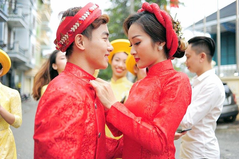 "Hot boy thể dục dụng cụ" Phạm Phước Hưng làm lễ ăn hỏi với cô dâu 9X - 3 "Hot boy thể dục dụng cụ" Phạm Phước Hưng làm lễ ăn hỏi với cô dâu 9X - 3
