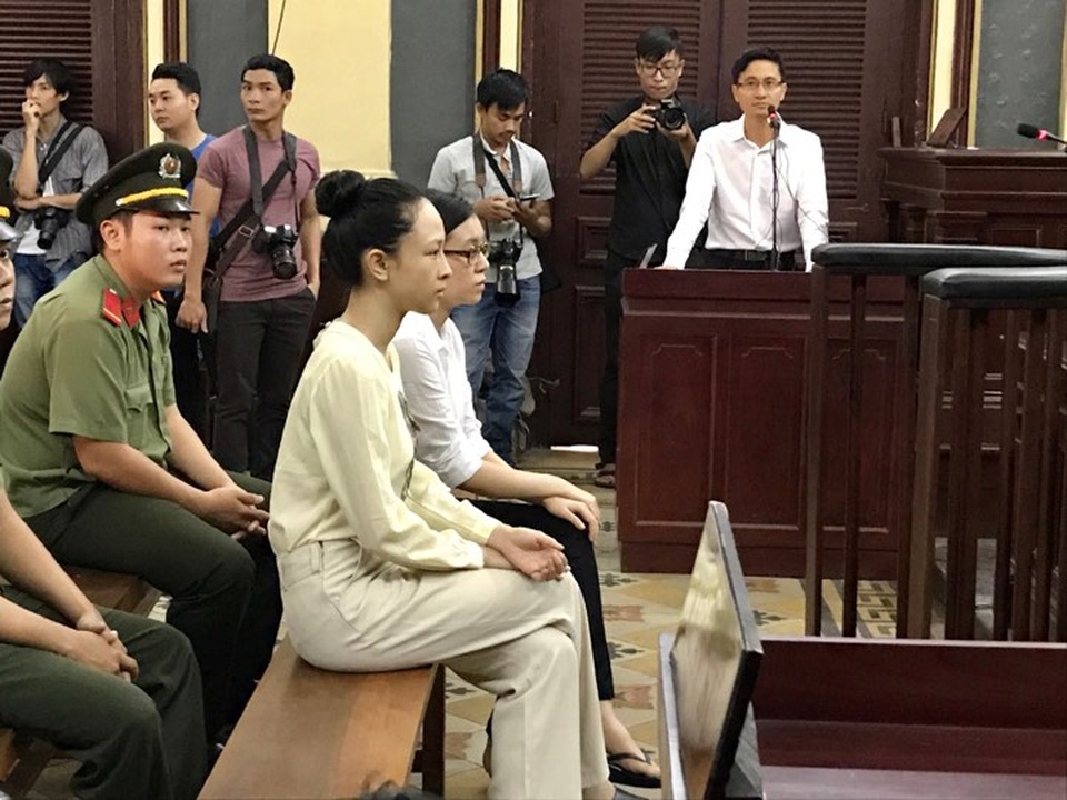 Hoa hậu Phương Nga nói mối quan hệ với ông Mỹ không phải kiểu... qua đường - 1 Hoa hậu Phương Nga nói mối quan hệ với ông Mỹ không phải kiểu... qua đường - 1