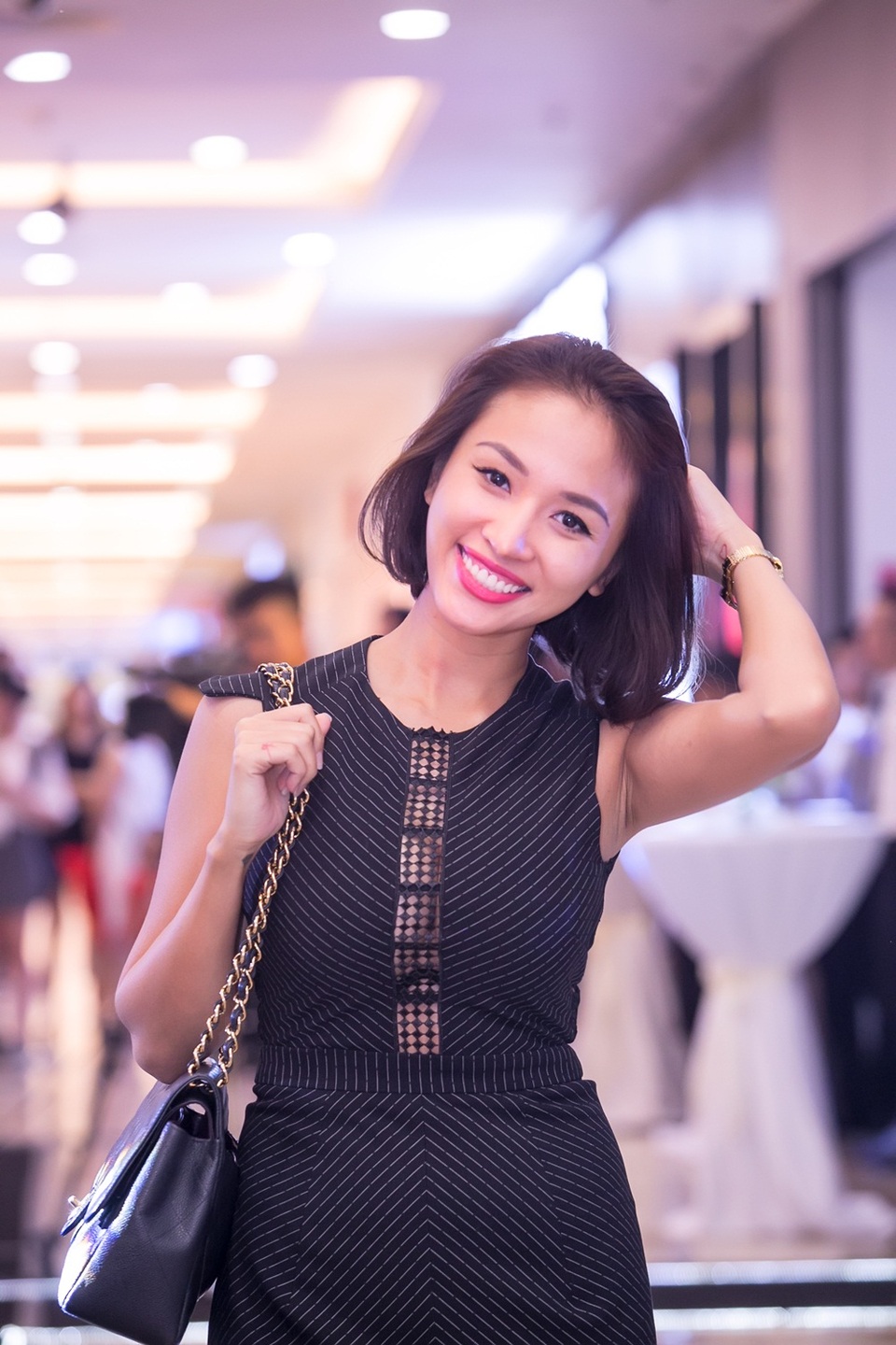 Đến dự đêm diễn còn có một số nghệ sĩ khác như Vân Hugo. Niềm vui có ngôi nhà mới an cư lạc nghiệp khiến Vân Hugo ngày càng tươi tắn, thu hút hơn.