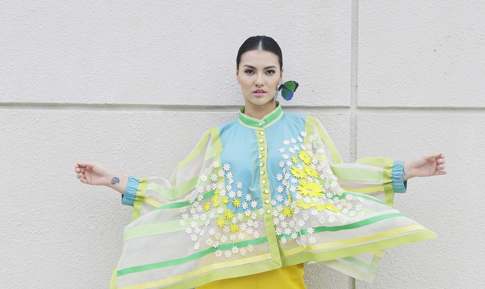 NTK Phương Thanh: “Nghịch lý thời trang Việt nhập vải ngoại khiến chúng tôi trăn trở” - 2 BST của Phương Thanh sáng tạo dựa trên sự kết hợp của 4 loại lụa.