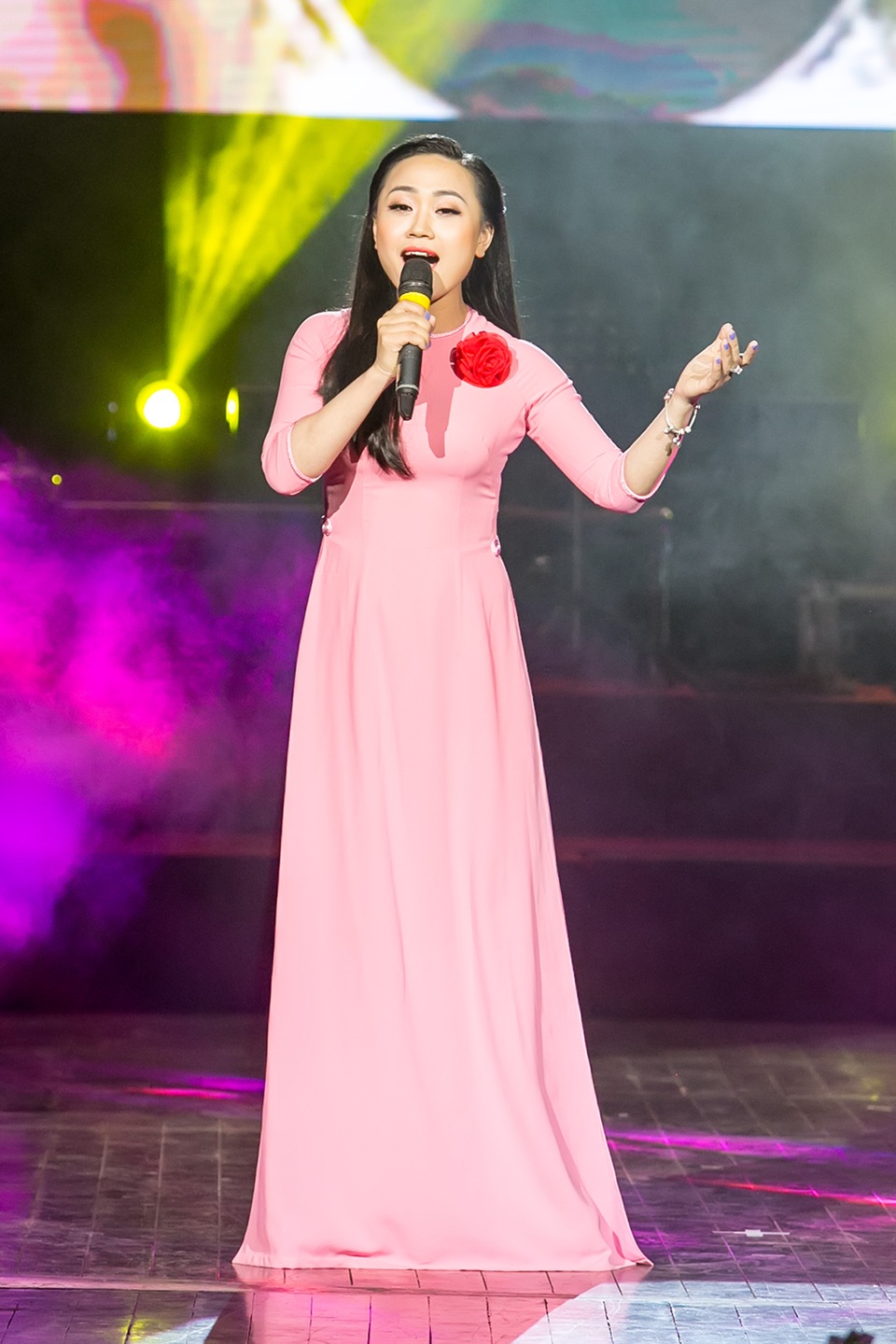Thanh Lam, Phương Thanh nồng nàn và xúc cảm trong đêm nhạc “Màu hoa đỏ” - 5 Thanh Lam, Phương Thanh nồng nàn và xúc cảm trong đêm nhạc “Màu hoa đỏ” - 5