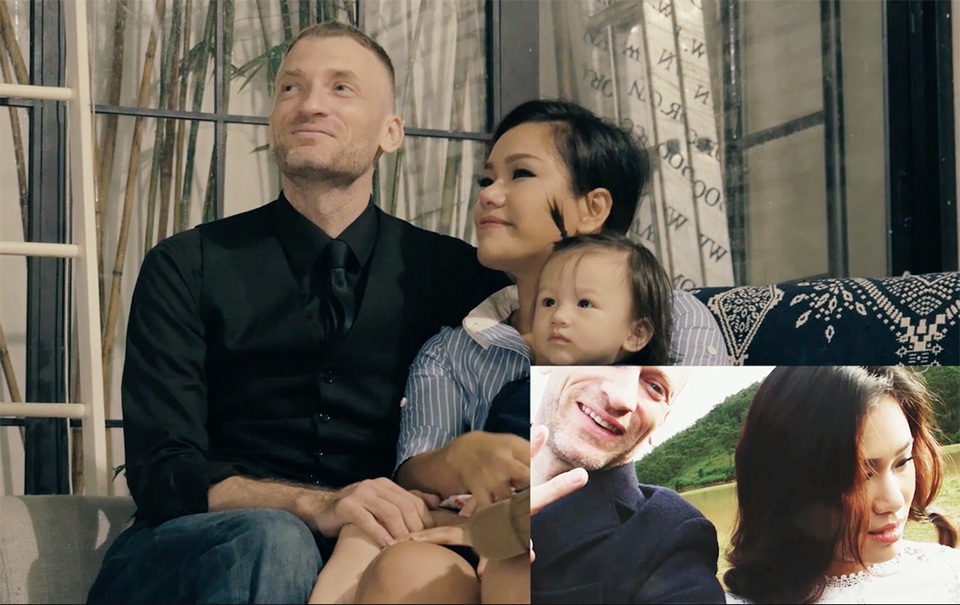 Phương Vy xúc động bật khóc trước tình yêu của chồng Tây - 3 Cả hai nhìn lại thời kỳ hạnh phúc nhất từ khi mới quen nhau cho đến hiện tại.