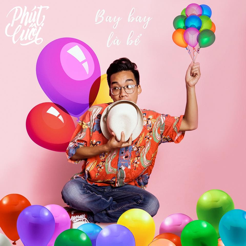 Một điểm đặc biệt mà mọi người thi nhau khoe đó là “Học viện tôi nhiều bóng lắm, mà toàn bóng đẹp, bóng giỏi, bóng tài năng luôn”, bởi lẽ, Học viện Báo chí được biết đến là môi trường “cởi mở”, tại đây, bản thân mỗi người đều có thể được sống thật với chính mình, được tự do thể hiện cá tính cũng như giới tính của mình. Hình ảnh những trái bóng đầy màu sắc xuất hiện trong bức hình thể hiện rằng đây là môi trường luôn tiếp nhận những điều khác biệt đó!