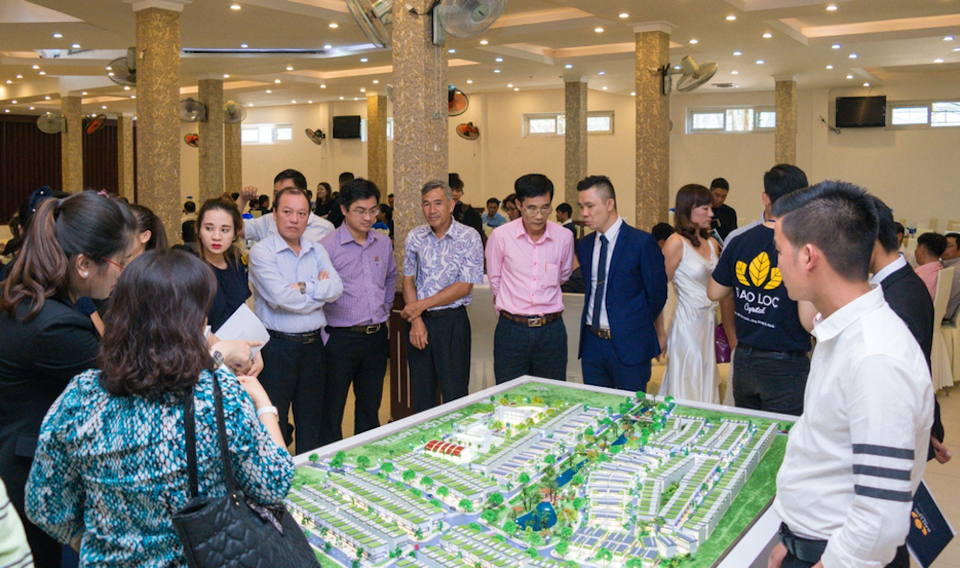 Bảo Lộc Capital - Nhộn nhịp giao dịch những lô cuối cùng của đợt 1 - 3 Ông Lê Trọng Tuấn – Phó chủ tịch TP. Bảo Lộc tham dự chương trình giữ chỗ Bảo Lộc Capital