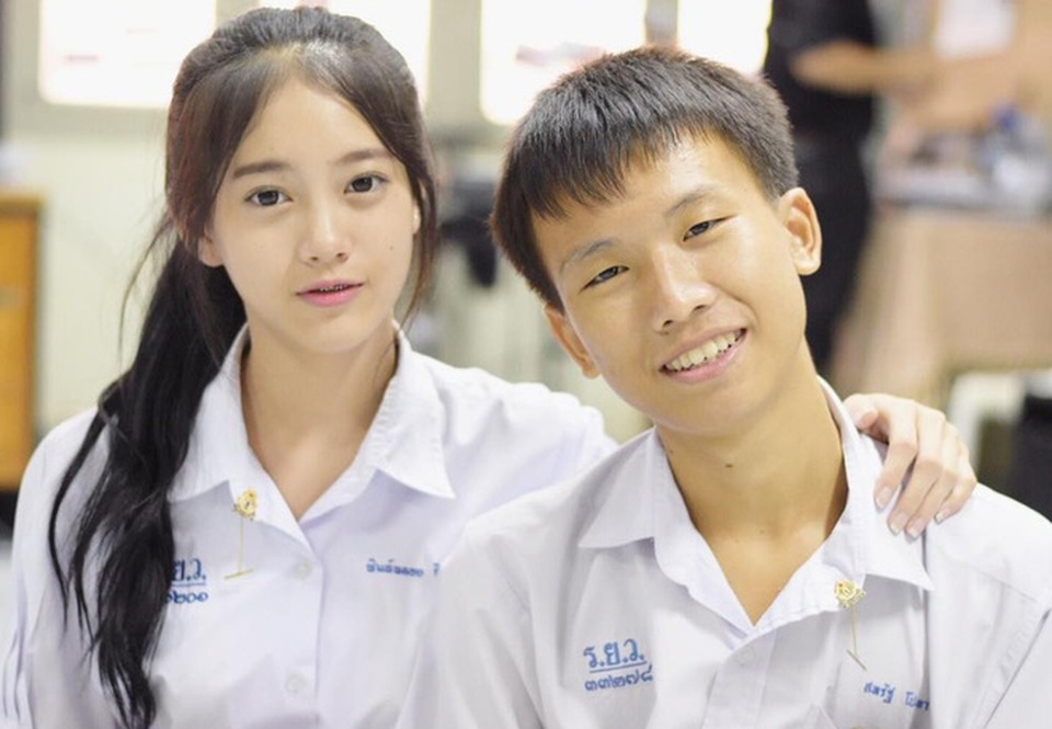 "Hot girl học trò" Thái Lan xinh đẹp hút hồn trong bộ đồng phục - 2 Pimploy Chitranapawong (sinh năm 2000, tại Thái Lan) là một hot girl thế hệ mới.