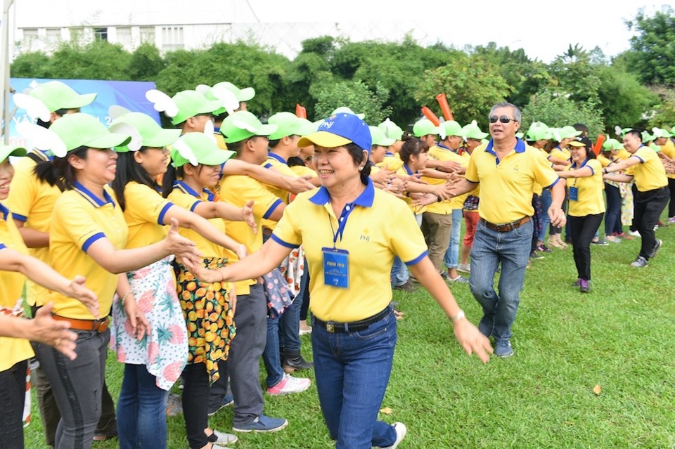 Những yếu tố để doanh nghiệp "níu chân" người lao động - 1 Ban Lãnh Đạo PNJ cùng toàn thể nhân viên trong Ngày Hội Văn Hóa PNJ – hoạt động gắn kết hàng năm nổi trội của PNJ