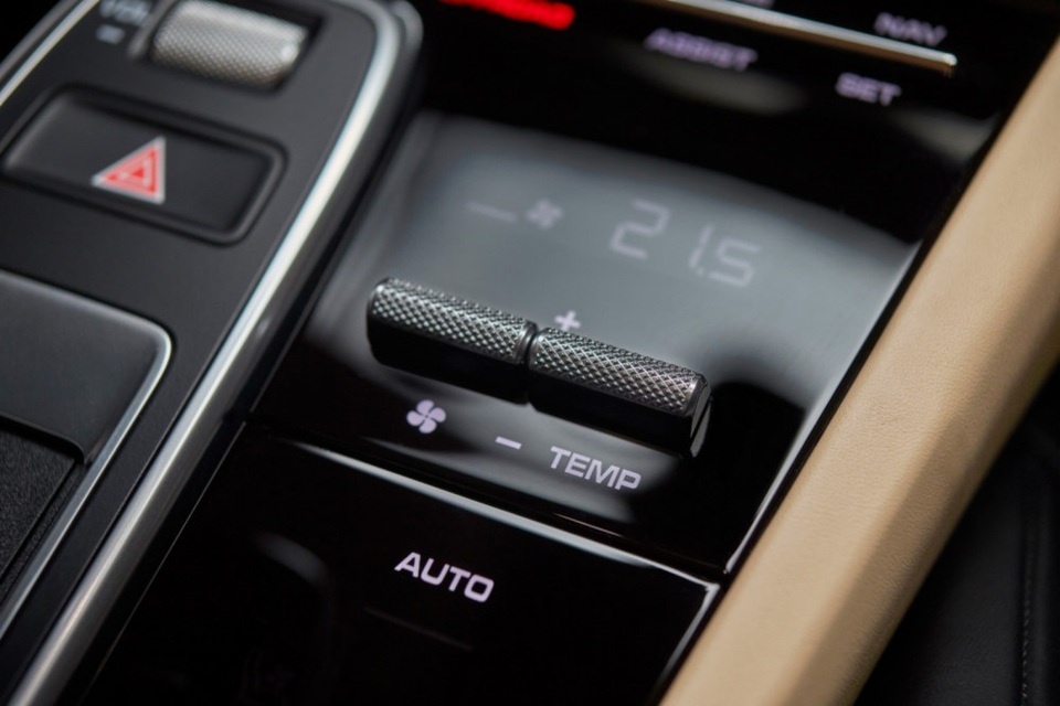 Porsche Cayenne thế hệ mới lộ diện trước giờ G - 17 Porsche Cayenne thế hệ mới lộ diện trước giờ G - 17