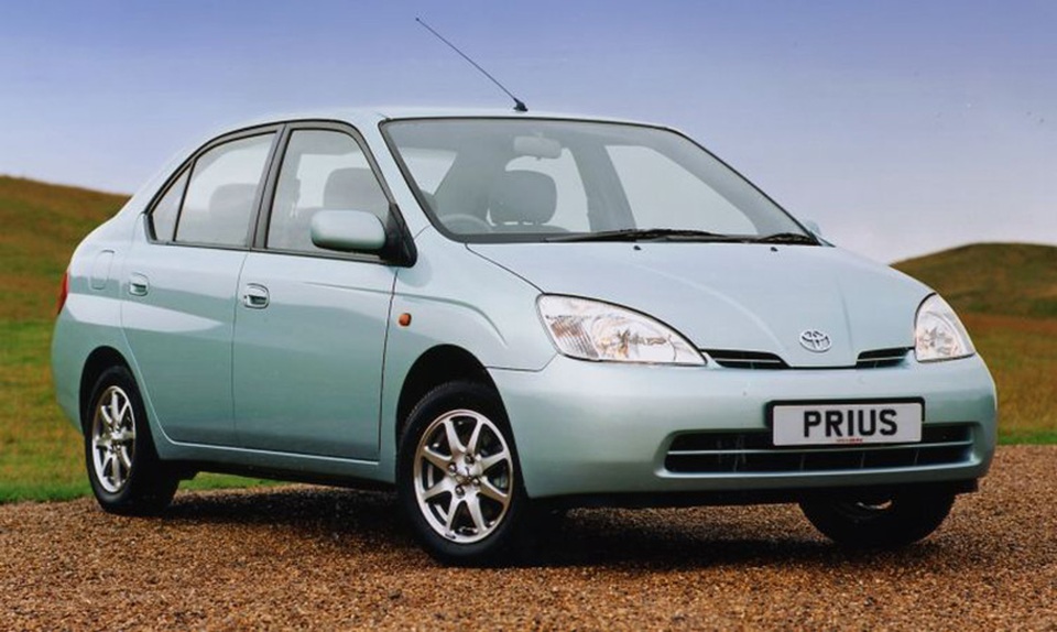 Toyota đặt cược vào công nghệ hybrid tại Việt Nam - 3
Mẫu xe hybrid đầu tiên của Toyota - chiếc Prius đời 1997