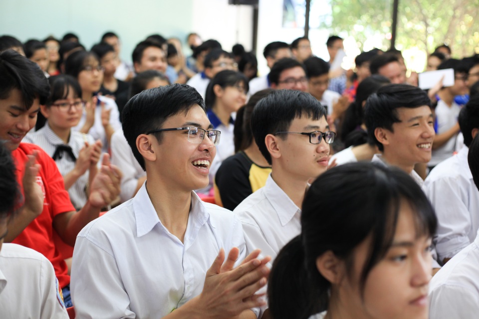 Dân học Toán đang rất có giá với các "ông lớn" - 3
Học sinh yêu toán hào hứng trong buổi giao lưu