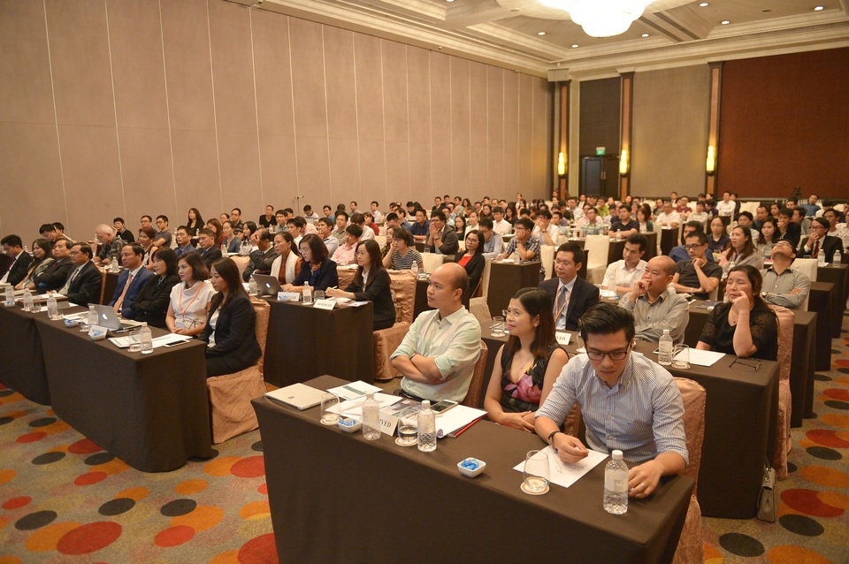 Cầu nối mới của trí thức, chuyên gia Việt Nam ở nước ngoài - 1
Gần 200 chuyên gia, trí thức Việt Nam đang sinh sống và làm việc tại Singapore đã tham gia buổi hội thảo: Việt Nam và Cuộc các mạng số.