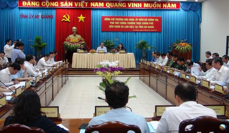 Phó Thủ tướng Trương Hòa Bình: An giang cần tăng cường công tác chống buôn lậu... - 1 Ngày 9/01 Phó Thủ tướng Trương Hòa Bình dẫn đầu đoàn công tác Chính phủ đến thăm và làm việc tại tỉnh An Giang