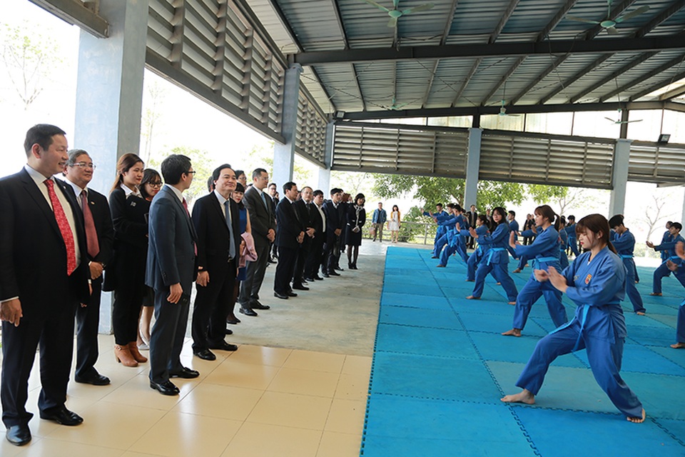 
Sinh viên biểu diễn một bài quyền vovinam
