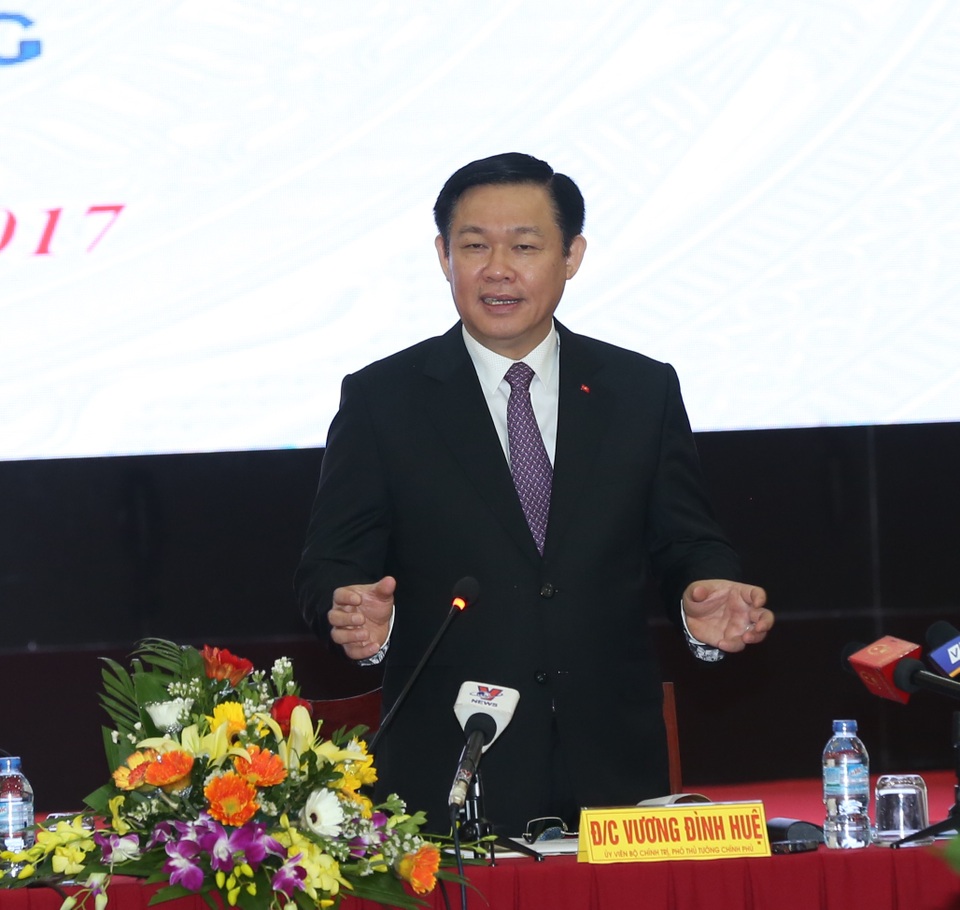 Phó Thủ tướng: Không tinh giản bộ máy sẽ rất khó cải cách tiền lương - 1 Phó Thủ tướng Vương Đình Huệ tại buổi khảo sát tại Tổng Liên đoàn lao động Việt Nam sáng 17/10