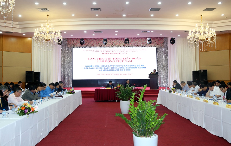Phó Thủ tướng: Không tinh giản bộ máy sẽ rất khó cải cách tiền lương - 2 Ban Chỉ đạo Trung ương về cải cách chính sách tiền lương, bảo hiểm xã hội và ưu đãi người có công với cách mạng làm việc tại Tổng Liên đoàn lao động Việt Nam