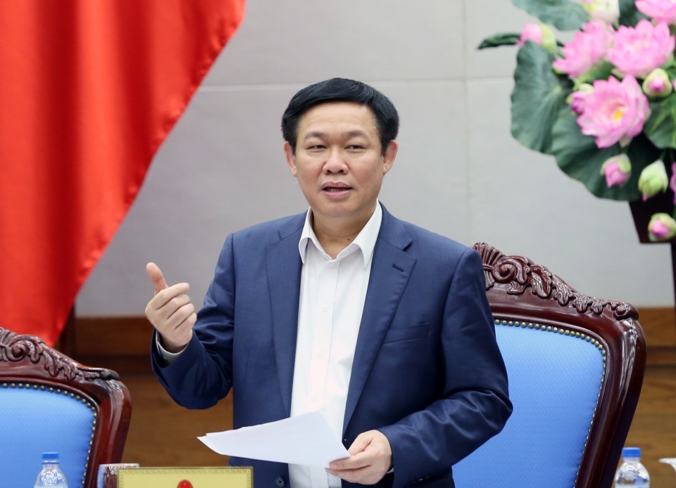 Phó Thủ tướng: Xử lý trách nhiệm lãnh đạo doanh nghiệp "ém" thông tin - 1 Phó Thủ tướng Vương Đình Huệ yêu cầu phải công khai các bộ, ngành địa phương không thực hiện báo cáo giám sát theo quy định trên các phương tiện thông tin đại chúng.