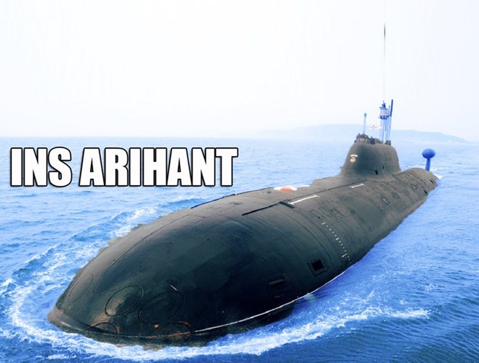 Hải quân Ấn Độ, sư tử đại dương đáng gờm khiến Trung Quốc lạnh sống lưng - 7
Ngoài ra Ấn Độ cũng đang sở hữu tàu ngầm hạt nhân INS Arihant do chính nước này phát triển dưới sự trợ giúp của Nga. Tàu INS Arihant dài 112 mét, nặng 6.000 tấn, thủy thủ đoàn có thể lên tới 100 người. INS Arihant được chế tạo để có thể mang và phóng tên lửa đạn đạo nhắm tới mục tiêu cách nó 700 km.