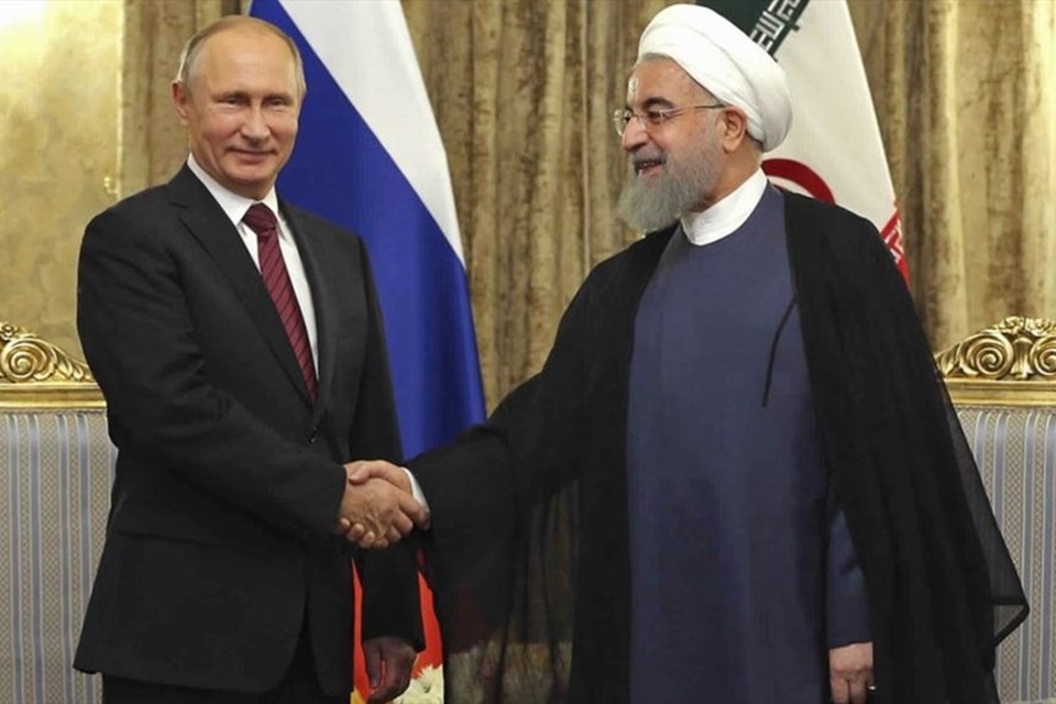Tổng thống Putin đến Iran: Chuyến thăm định hình tương lai Trung Đông - 1
Tổng thống Nga Vladimir Putin gặp Tổng thống Iran Hassan Rouhani ngày 1.11. Ảnh: AP