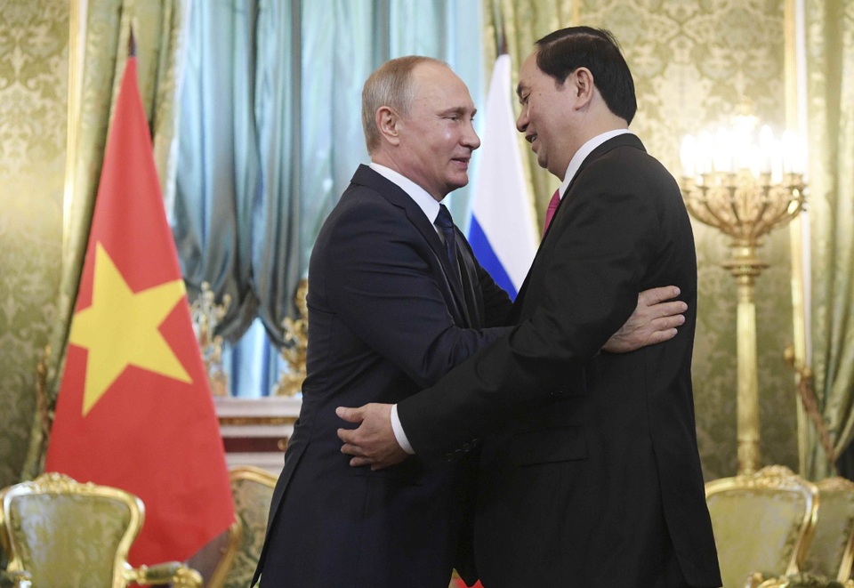 Báo Nga: Việt - Nga nhất trí hơn 20 dự án đầu tư trị giá 10 tỷ USD - 2 Chủ tịch nước Trần Đại Quang và Tổng thống Nga Vladimir Putin trong cuộc gặp tại điện Kremlin ở thủ đô Moscow ngày 29/6 (Ảnh: Reuters)