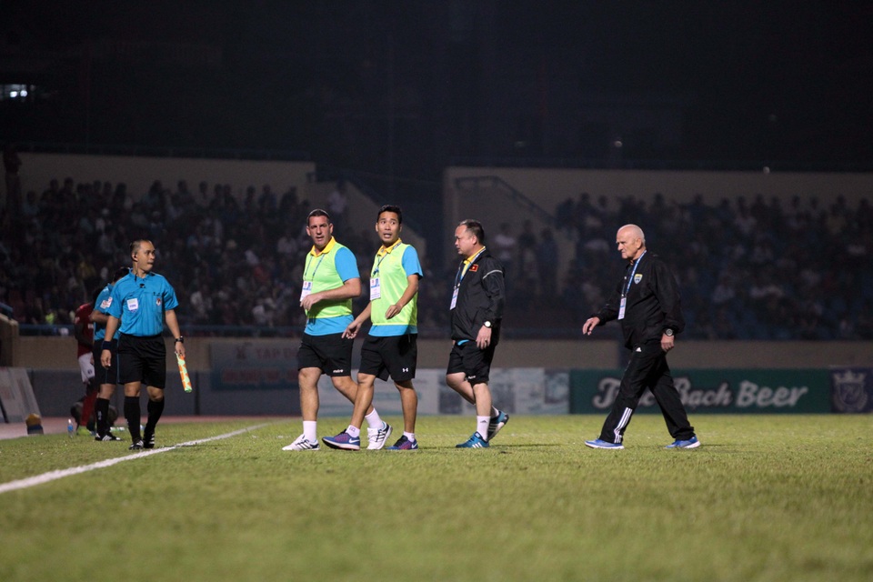 HLV FLC Thanh Hoá nổi nóng, nói kháy BTC giải - 1 
HLV Petrovic không hài lòng với trọng tài - Ảnh: Gia Hưng