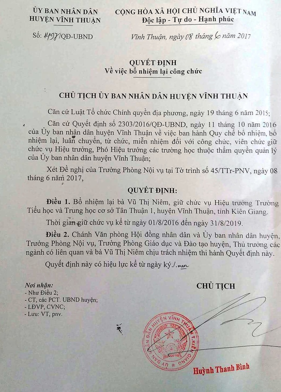 Bổ nhiệm lại Hiệu trưởng trường có hàng trăm HS giỏi không được nhận thưởng - 1
Sau hơn 10 tháng cô Vũ Thị Niêm mang danh hiệu trưởng, nay cô Niêm chính thức là hiệu trưởng trường tiểu học và THCS Tân Thuận 1