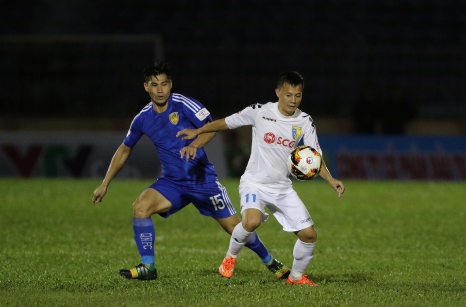 Quảng Nam xuất sắc đánh bại Hà Nội FC - 1
Quảng Nam (xanh) đã có một trận đấu khá hay