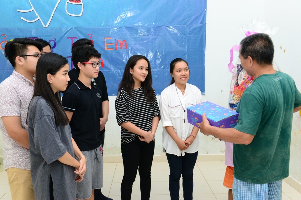 Học trò Thanh Bùi đi khắp TP HCM san sẻ yêu thương giáp Tết - 1 Hành trình trao yêu thương của các thành viên Soul Club.