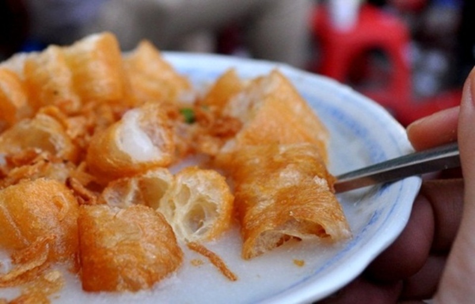 Những món quà sáng gắn với tuổi thơ người Hà Thành - 2 Cháo sườn là món ăn thích hợp nhất để gợi nhắc về tuổi thơ.