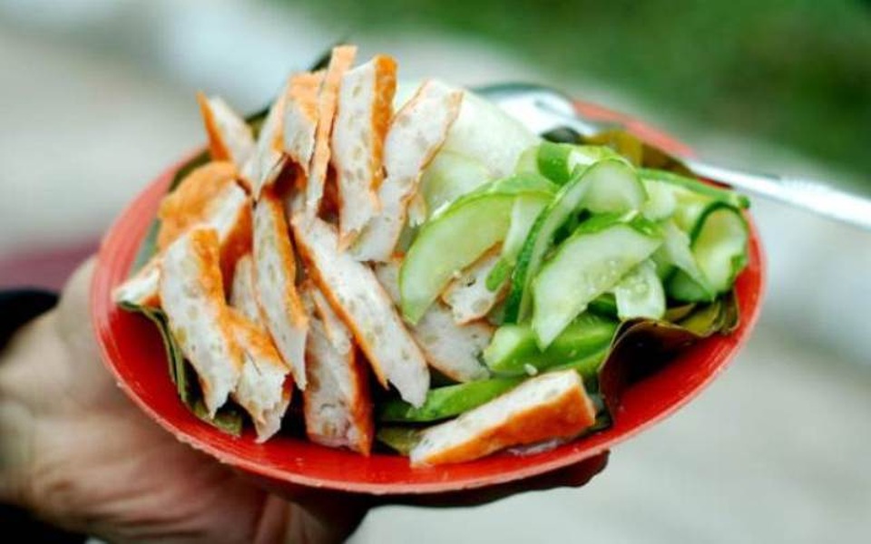 Những món quà sáng gắn với tuổi thơ người Hà Thành - 6 Từ nhân bánh, vỏ bánh đến các nguyên liệu ăn kèm đều vô cùng hòa quyện.