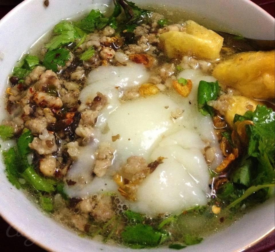 Những quán ăn trên 30 năm vẫn đắt khách ở Hà Nội - 4 Sự hòa quyện hấp dẫn đến từ các nguyên liệu của món bánh đúc. (Ảnh: Internet)