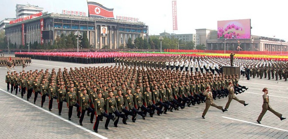 Đội cảm tử quân thề trung thành với ông Kim Jong-un bằng mọi giá - 1 Quân đội Triều Tiên trong một buổi lễ duyệt binh. (Ảnh minh họa: SF)