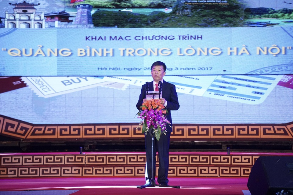 Hàng nghìn khán giả Thủ đô dự lễ khai mạc “Quảng Bình trong lòng Hà Nội” - 1 ông Nguyễn Hữu Hoài - Phó Bí thư Tỉnh ủy, Chủ tịch UBND tỉnh Quảng Bình.