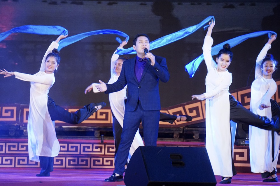 Hàng nghìn khán giả Thủ đô dự lễ khai mạc “Quảng Bình trong lòng Hà Nội” - 7 Những tiết mục nghệ thuật mang đậm dấu ấn văn hóa Hà Nội và Quảng Bình.
