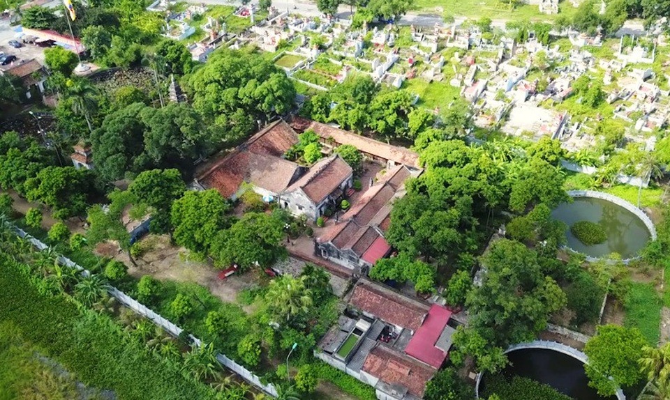 Tháp Phổ Minh - Dấu tích Hào khí Đông A - 3 Tháp Phổ Minh nằm trong khuôn viên chùa Phổ Minh, theo tư liệu còn để lại, có từ thời Lý