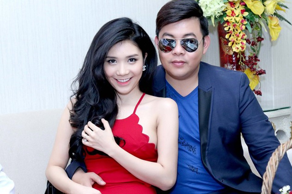 Quang Lê lên tiếng trước tin đồn ảnh “nóng” với “Vân Điệp” Người phán xử - 2 Nam ca sĩ công khai tình cảm với Thanh Bi vào hồi đầu năm 2017.