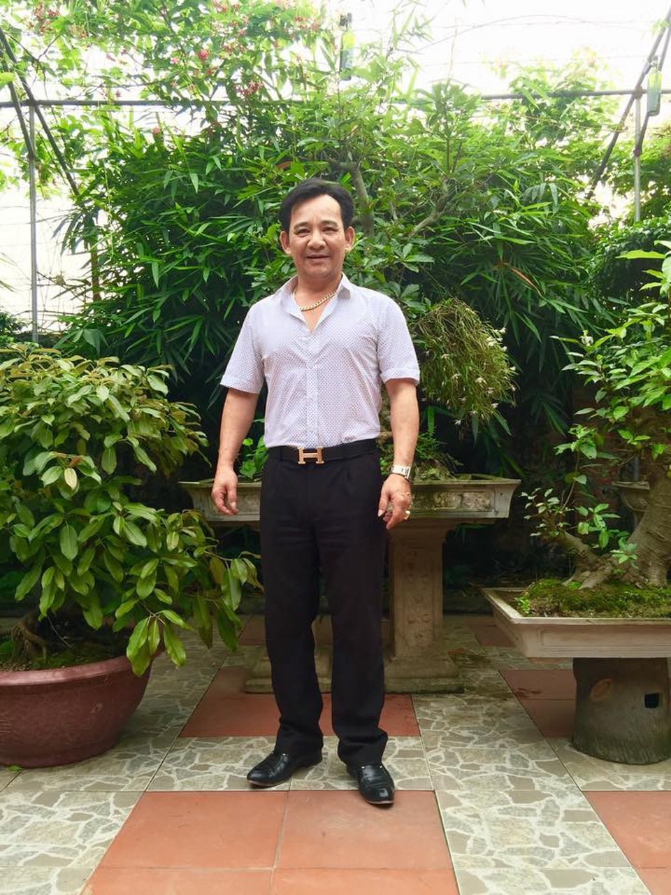 Quang “tèo” đáp tin đồn cát-sê hài Tết vài chục tỉ, Phan Đăng “thế chỗ” MC Lại Văn Sâm - 2 “Chọc vui” Quang “tèo” rằng, đóng nhiều phim nghĩa là sẽ bỏ túi nhiều tiền cát-sê, nam diễn viên thừa nhận, tham gia nhiều phim sẽ có nhiều nguồn thu nhập hơn. Anh nói rằng, có người bảo anh mỗi mùa hài Tết bỏ túi vài chục tỷ tiền cát - sê, anh cũng đùa gật đầu cười cho người ta vui.