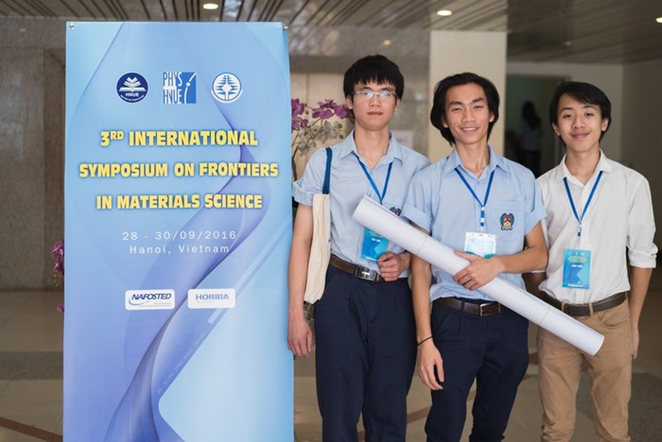 Chàng trai tuổi 17 đỗ trường ĐH thuộc top 5 tốt nhất nước Mỹ - 4
Em từng tham gia nghiên cứu cải tiến hiệu suất năng lượng pin mặt trời.