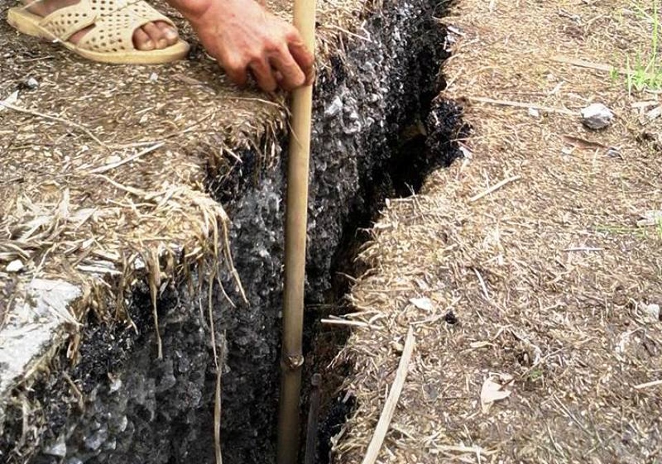 Vết nứt năm 2016 có độ sâu hơn 1m, dài khoảng 200m.