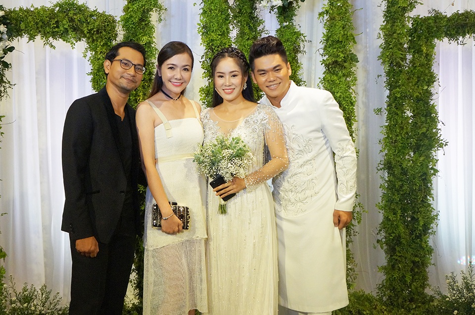 "Tình cũ" Quý Bình vui vẻ đến dự đám cưới Lê Phương - 19 Vợ chồng diễn viên Huỳnh Đông - Á Châu
