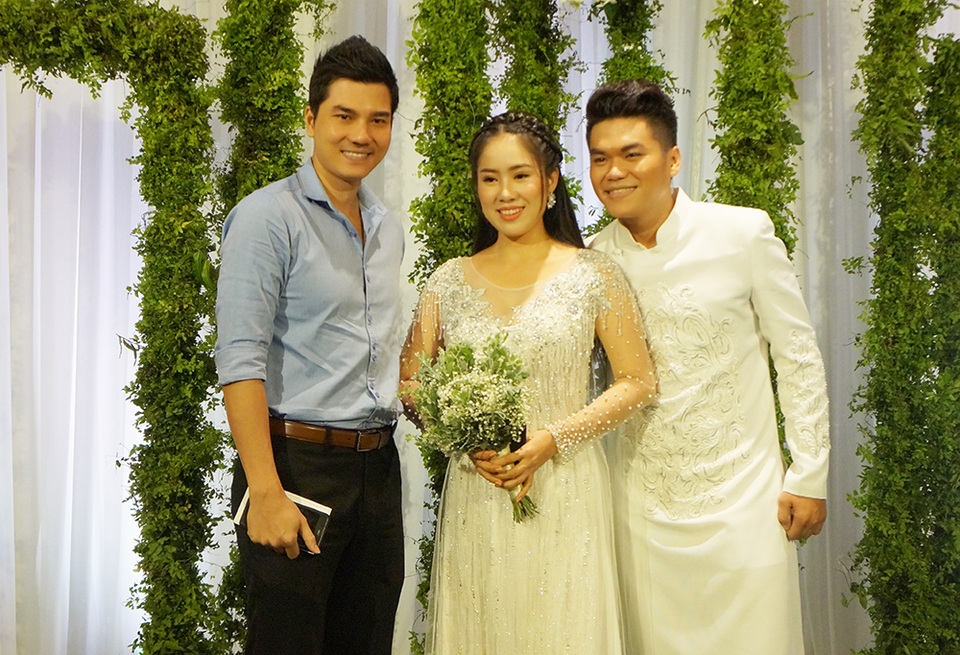 "Tình cũ" Quý Bình vui vẻ đến dự đám cưới Lê Phương - 15 Diễn viên Thành Được