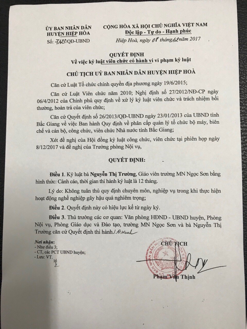 Vụ bé 4 tuổi bị đánh bầm tím toàn thân: Kỷ luật hiệu trưởng và cô giáo - 4 Quyết định kỷ luật cô giáo Nguyễn Thị Trường