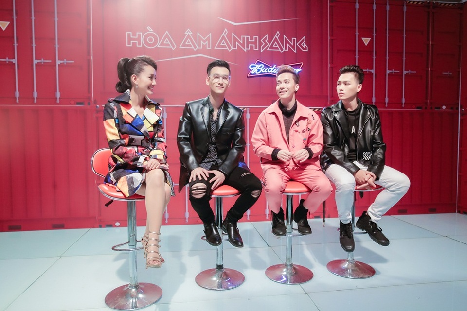 MC Thể thao VTV Quỳnh Chi dẫn chương trình The Remix - 6 Quỳnh Chi khen ST sắc sảo, thông minh.