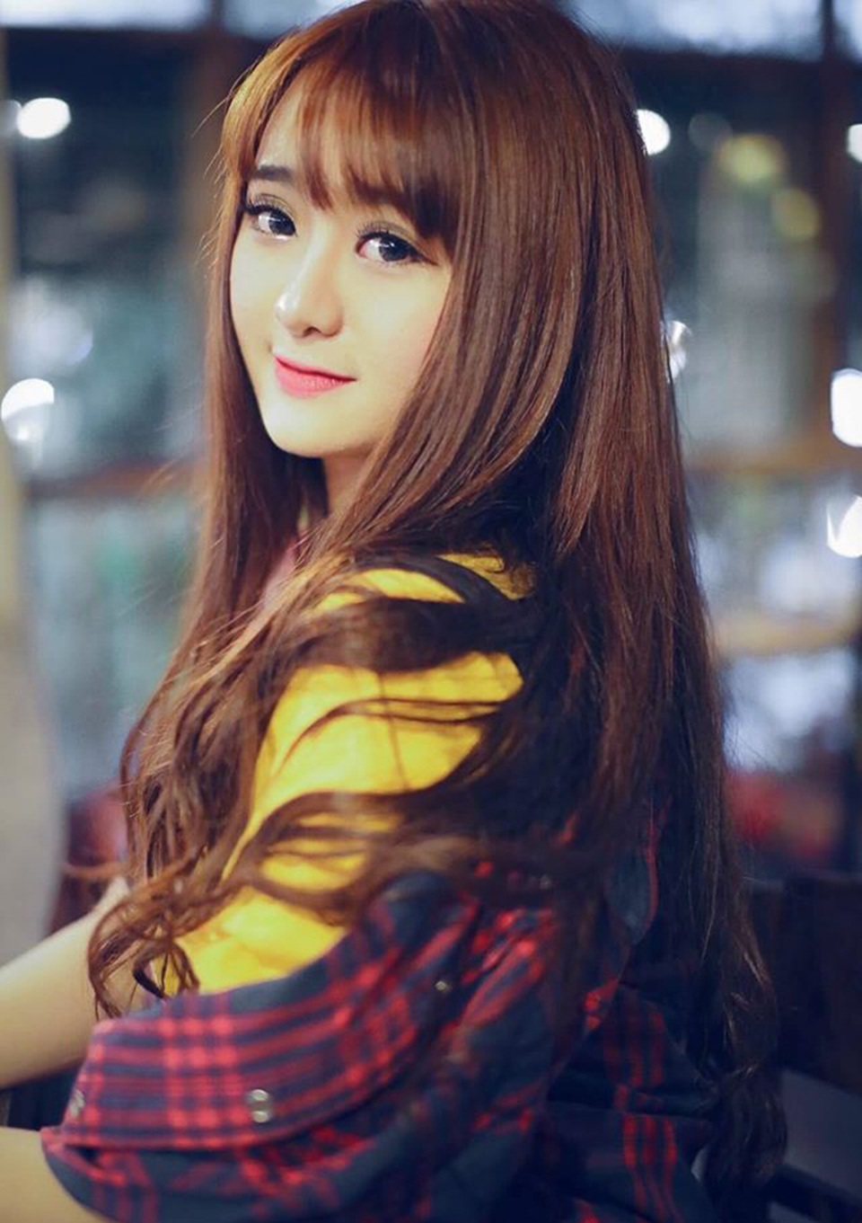 Ảnh nữ sinh xinh đẹp ngồi uống nước cũng... hút 50.000 "like" - 4 Bên cạnh học tập, Quỳnh có thu nhập từ việc làm người mẫu tự do. Cô có lợi thế là gương mặt dễ thương và vóc dáng đẹp.