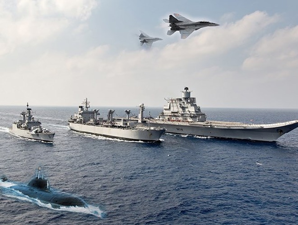 Hải quân Ấn Độ, sư tử đại dương đáng gờm khiến Trung Quốc lạnh sống lưng - 2
Hải quân Ấn Độ có 295 tàu, trong đó có 3 tàu sân bay (1 tàu đã biên chế, 1 tàu đang chế tạo và 1 tàu đang có kế hoạch đóng), 14 khinh hạm, 11 khu trục, 23 tàu hộ tống, 15 tàu ngầm, 139 tàu tuần tra và 6 tàu tác chiến mini.